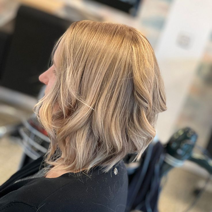 Salon Aktuell